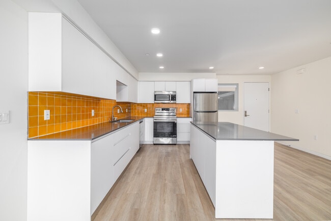 14629 W Erwin St