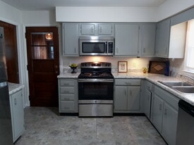 39 Gloria Ave in New Lebanon, OH - Building Photo