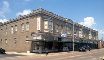 101 E Main St in Mascoutah, IL - Building Photo