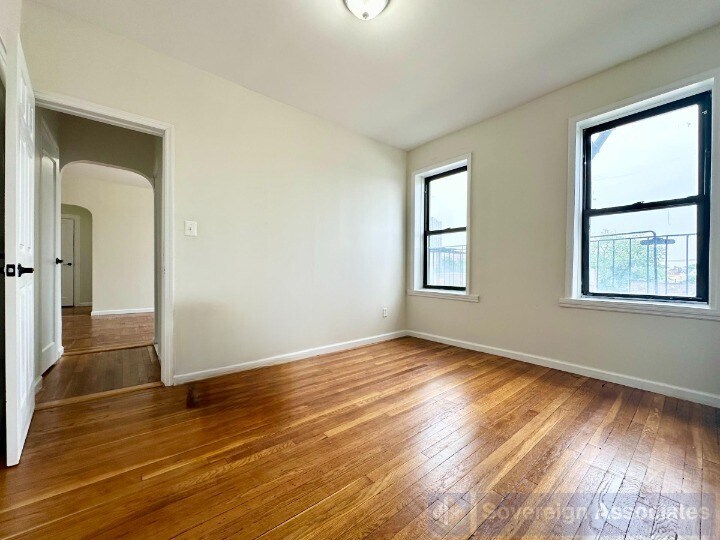 1544 Gillespie Ave in Bronx, NY - Foto de edificio