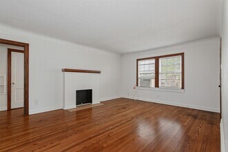 5918 La Vista Dr, Unit 3 in Dallas, TX - Foto de edificio - Building Photo