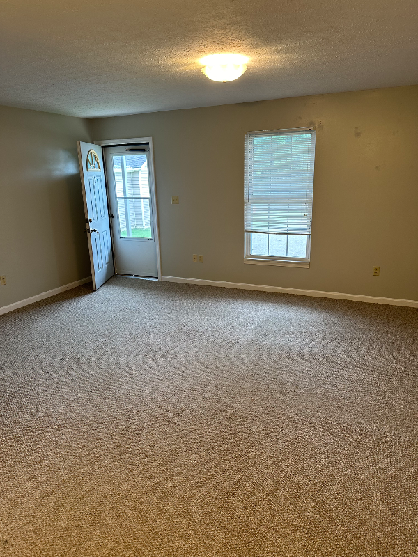 212 W Main St in Hodgenville, KY - Building Photo - Building Photo