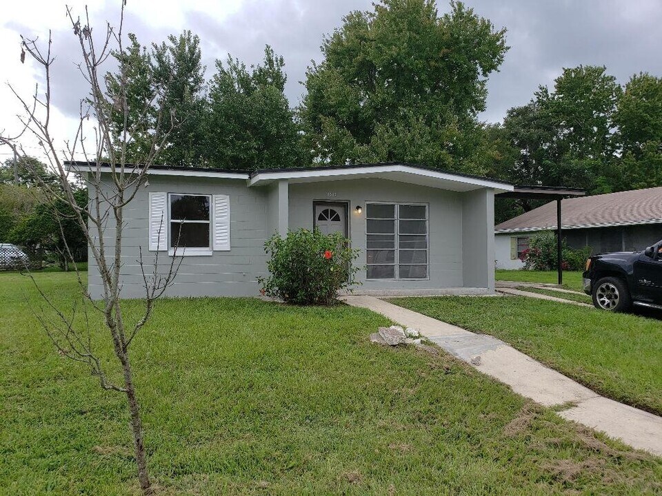 1510 Zinnia Dr in Deltona, FL - Foto de edificio