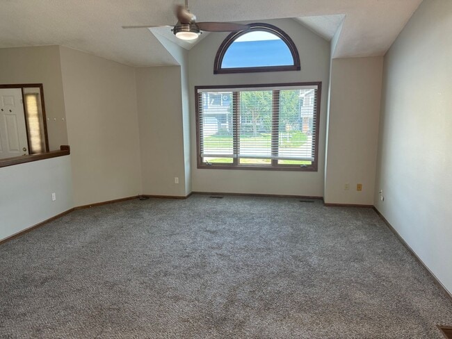 4814 Meadow Valley Dr in West Des Moines, IA - Building Photo - Building Photo
