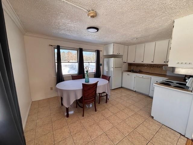 110 Post Rd in Westerly, RI - Foto de edificio - Building Photo