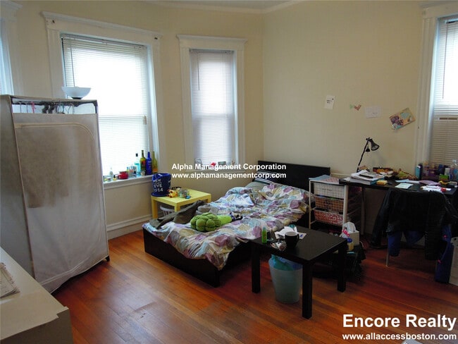 property at 17-19-19 Washington St S