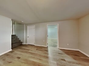 923 NE Westwind Cir in Lee's Summit, MO - Building Photo - Building Photo