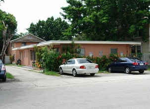 2730 SW 10th Ter in Miami, FL - Building Photo - Building Photo