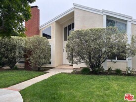 1337 Avenida de Cortez in Los Angeles, CA - Building Photo