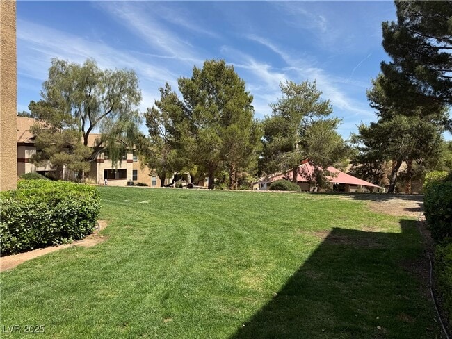 property at 231 W Horizon Ridge Pkwy