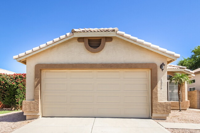 property at 5046 E Holmes Ave