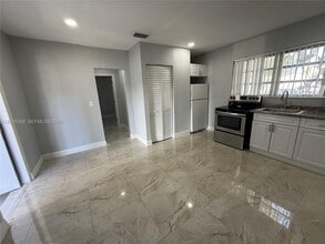 7411 Juniper St in Miramar, FL - Building Photo - Building Photo