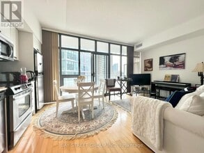 33-1133 Charles St E in Toronto, ON - Building Photo - Building Photo