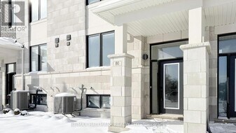 80 Lunay Dr. in Richmond Hill, ON - Building Photo