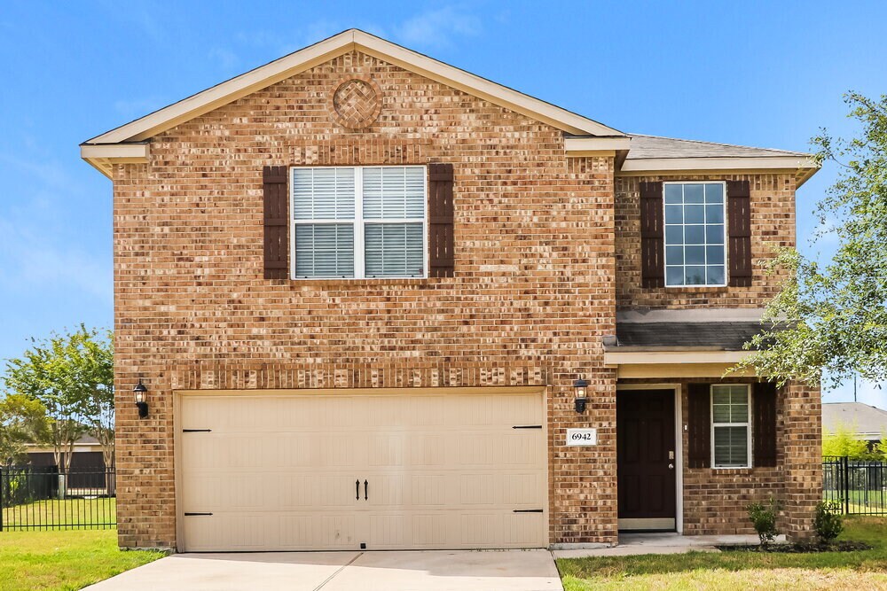 6942 Garnet Trail Ln in Richmond, TX - Foto de edificio