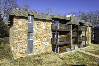 Oakside Apartments in Shawnee, KS - Building Photo - Building Photo