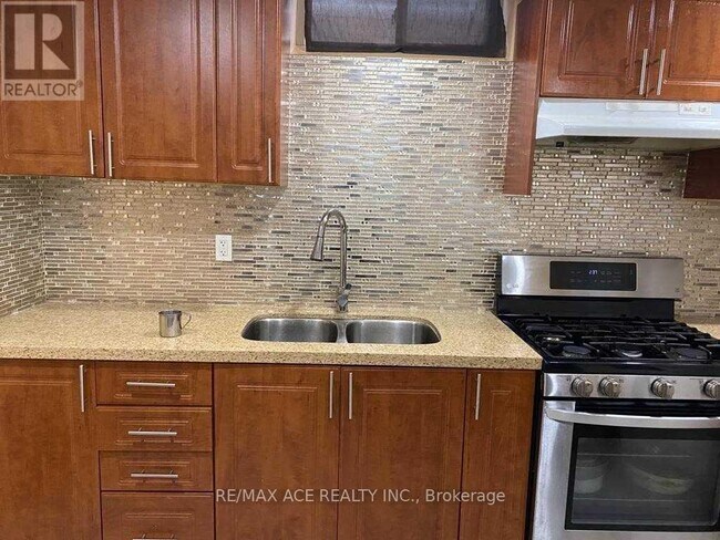 1521 Dusty Dr in Pickering, ON - Building Photo - Building Photo