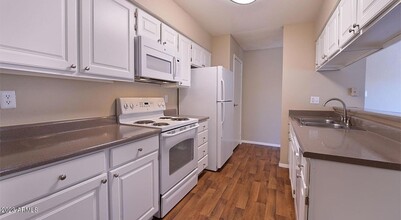 9605 S 48th St, Unit 2 in Phoenix, AZ - Foto de edificio - Building Photo