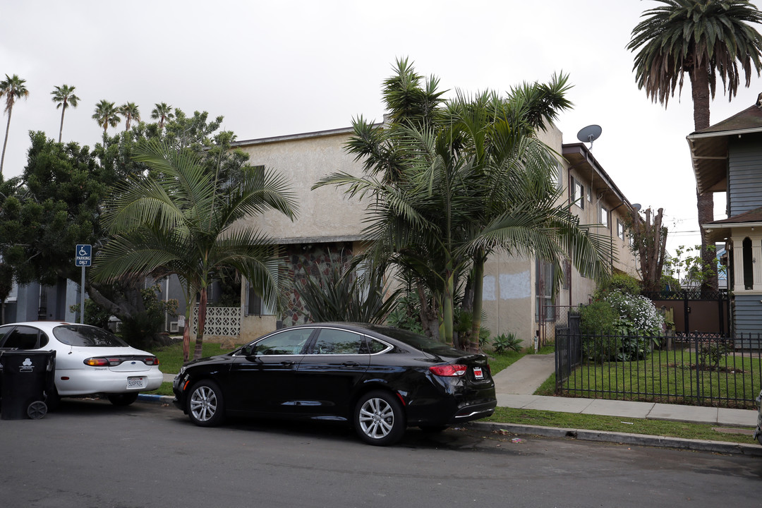 2338 W 20th St in Los Angeles, CA - Building Photo