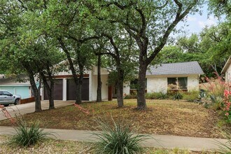 7310 Broken Arrow Ln in Austin, TX - Building Photo - Building Photo
