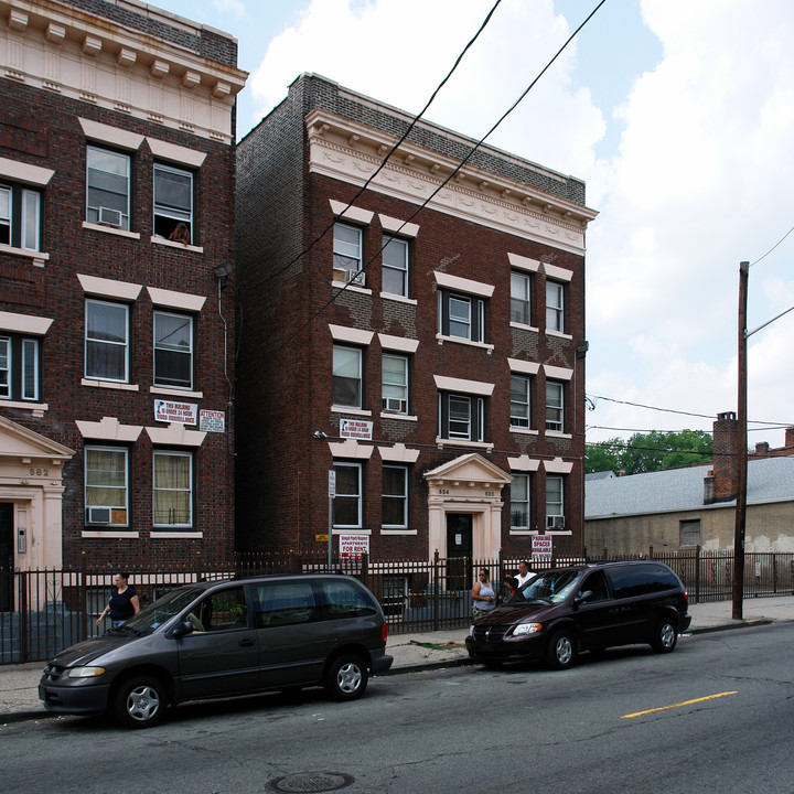 684-686 Summer Ave in Newark, NJ - Building Photo