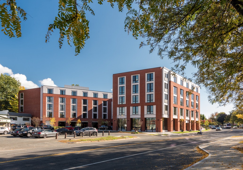 One East Pleasant in Amherst, MA - Foto de edificio