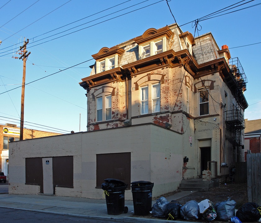 800-802 Oak St in Cincinnati, OH - Building Photo