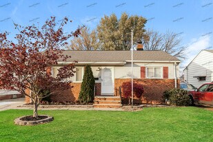 30133 Forestgrove Rd in Willowick, OH - Building Photo