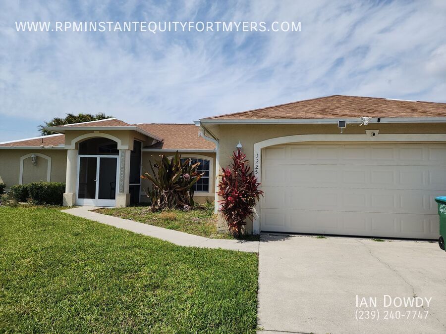 1225 SW 33rd Terrace in Cape Coral, FL - Building Photo