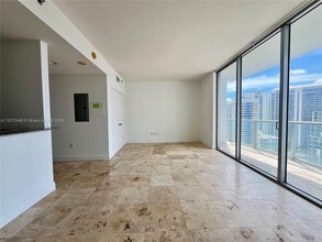 1060 Brickell Ave, Unit #3309 in Miami, FL - Building Photo - Building Photo