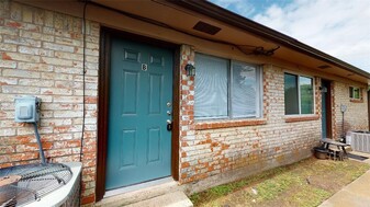 213 Ehlinger Dr, Unit B in Bryan, TX - Building Photo