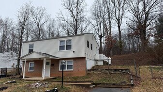 3914 Findley Rd in Woodbridge, VA - Building Photo
