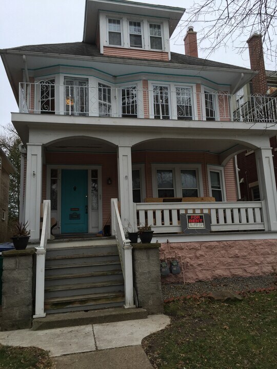 783 Potomac Ave, Unit First floor in Buffalo, NY - Foto de edificio