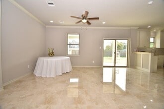 2463 Freeway Manor Dr in Rosenberg, TX - Building Photo - Building Photo