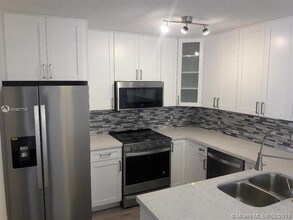 4400 NW 107th Ave-Unit -301 in Doral, FL - Building Photo - Building Photo
