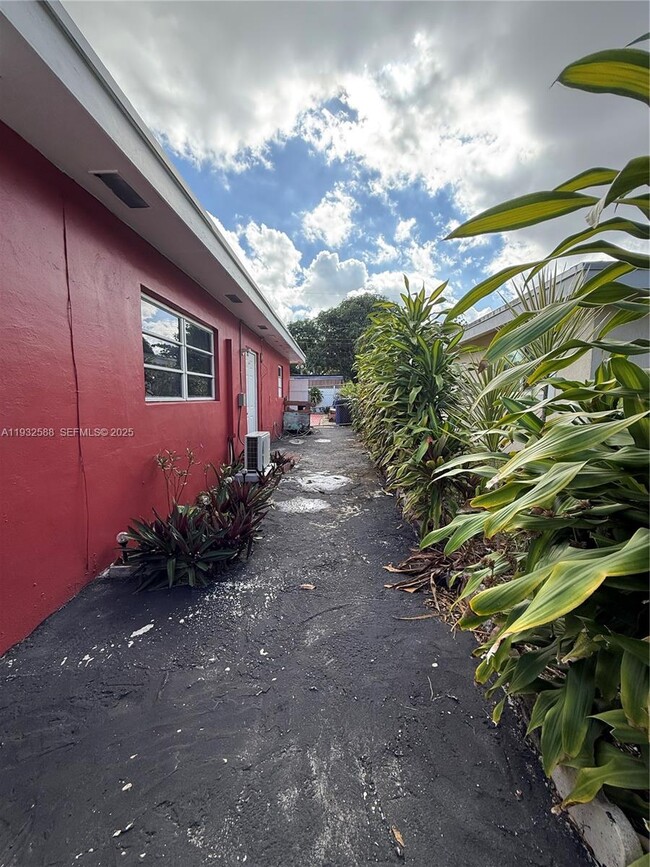 3830 SW 11th St in Fort Lauderdale, FL - Building Photo - Building Photo