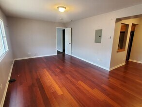 7642 S Exchange Ave in Chicago, IL - Building Photo - Building Photo