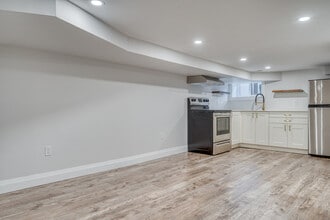 37 Garfield Ave N in Hamilton, ON - Building Photo - Building Photo