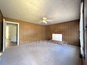 629 Tuckaseege Rd in Mount Holly, NC - Building Photo - Building Photo