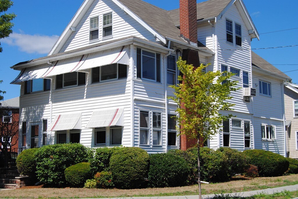 325 Massachusetts Ave in Arlington, MA - Building Photo
