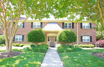 Lake Bradford Apartments in Virginia Beach, VA - Building Photo - Building Photo