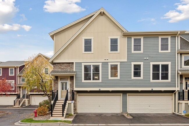 10749 Falling Water Ln in Woodbury, MN - Building Photo - Building Photo