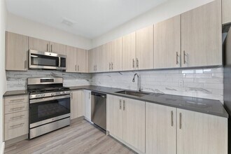 49 S Day St in Orange, NJ - Building Photo - Building Photo