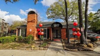 Timbers of Cranbrook in Houston, TX - Building Photo