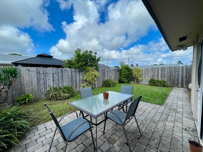 5064 Michigan Ave in West Palm Beach, FL - Building Photo - Building Photo