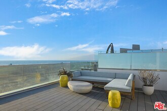 1347 Palisades Beach Rd in Santa Monica, CA - Building Photo - Building Photo