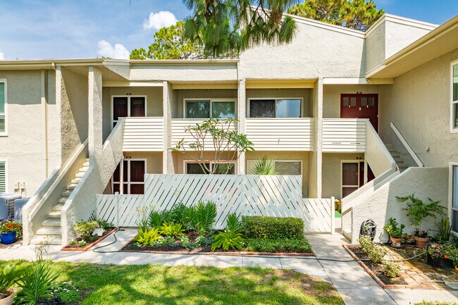 Windrush Bay Condominiums in Tarpon Springs, FL - Foto de edificio - Building Photo