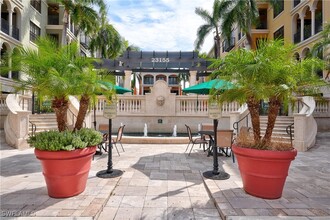 23191 Fashion Dr in Estero, FL - Foto de edificio - Building Photo