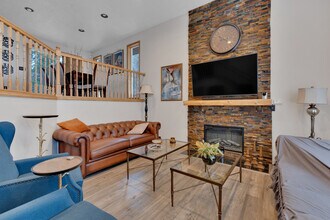 8603 E Columbia Park Dr in Spokane, WA - Building Photo - Building Photo