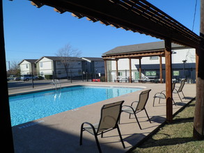 The Ridge/Parkdale Apartments in White Settlement, TX - Building Photo - Building Photo